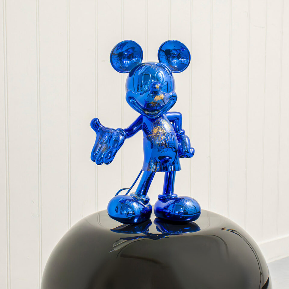 Mickey Welcome Galaxy Small – Sculpture design haut de gamme Leblon Delienne en finition Galaxy disponible chez D-Style Interior