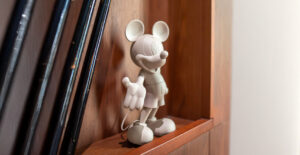 Mickey Welcome Mat – Small, Sculpture design haut de gamme Leblon Delienne, 30 cm, disponible chez D-Style Interior