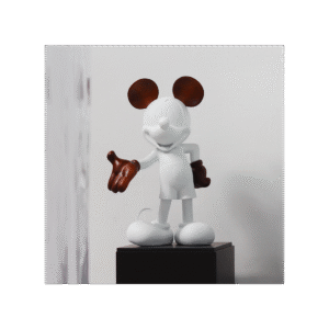 Mickey Welcome Wood Medium, Sculpture design haut de gamme Leblon Delienne, alliance du bois et du design contemporain, disponible chez D-Style Interior