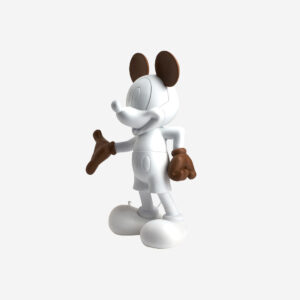 Mickey Welcome Wood Medium, Sculpture design haut de gamme Leblon Delienne, alliance du bois et du design contemporain, disponible chez D-Style Interior