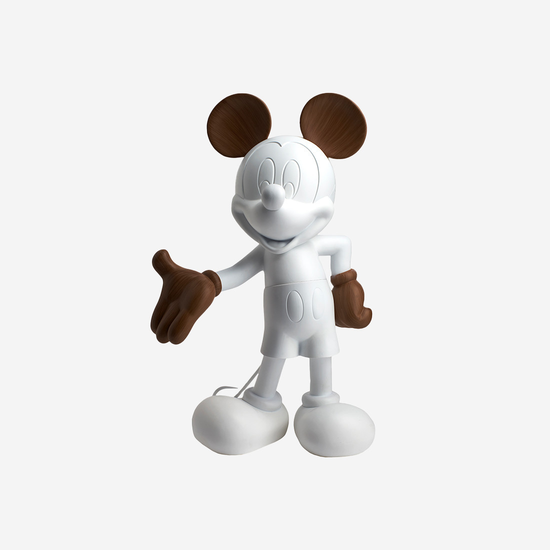 Mickey Welcome Wood Medium, Sculpture design haut de gamme Leblon Delienne, alliance du bois et du design contemporain, disponible chez D-Style Interior