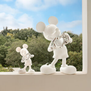 Mickey With Love Small, Sculpture design haut de gamme Leblon Delienne x Kelly Hoppen, style minimaliste et contemporain, disponible chez D-Style Interior