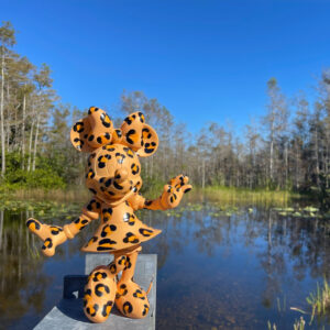 Minnie Welcome Léopard Small, Sculpture design haut de gamme audacieuse et moderne. Disponible chez D-Style Interior