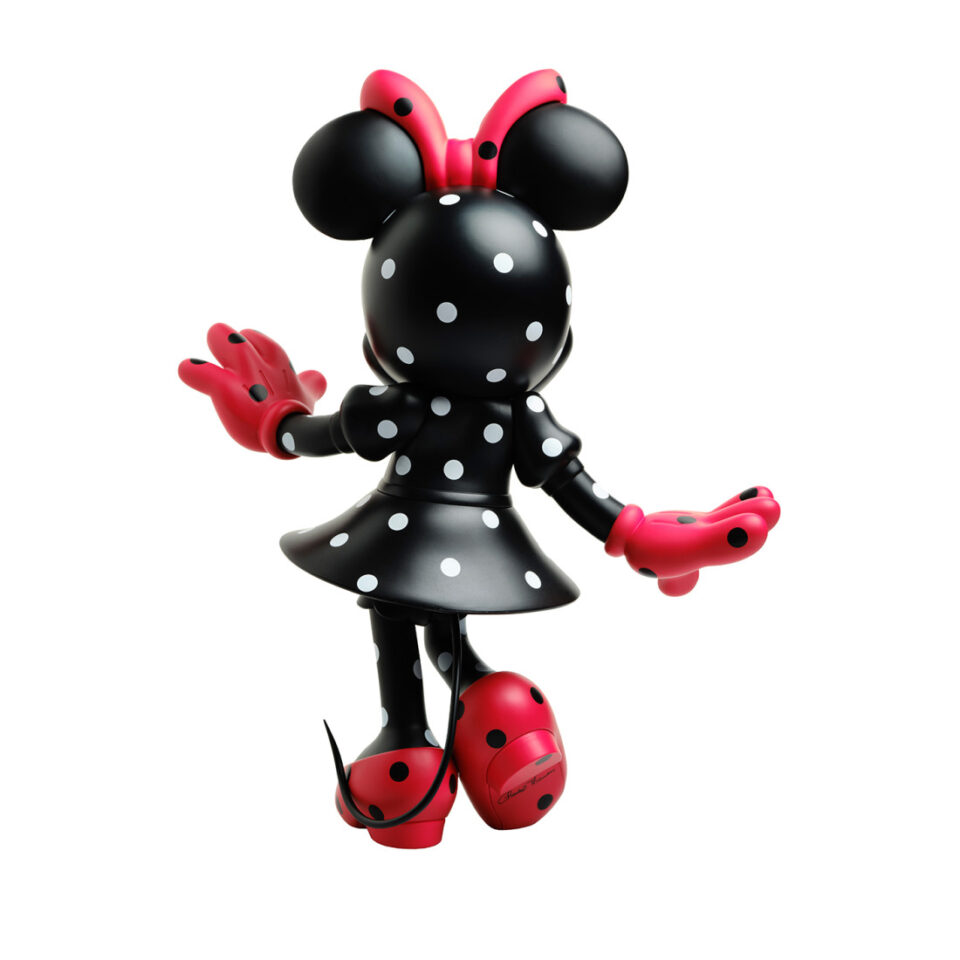 Minnie par Madame Chantal Thomass Large, sculpture design haut de gamme par Leblon Delienne, audacieuse et colorée. Disponible chez D-Style Interior