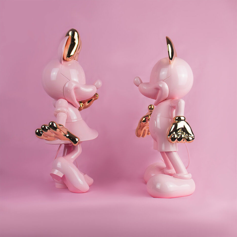 Minnie Welcome Bicolore Small, Sculpture design haut de gamme Leblon Delienne, chromée et colorée, élégante et espiègle, disponible chez D-Style Interior