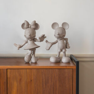 Minnie Welcome Mat Small, Sculpture design haut de gamme Leblon Delienne, résine peinte à la main, élégante et féminine, disponible chez D-Style Interior