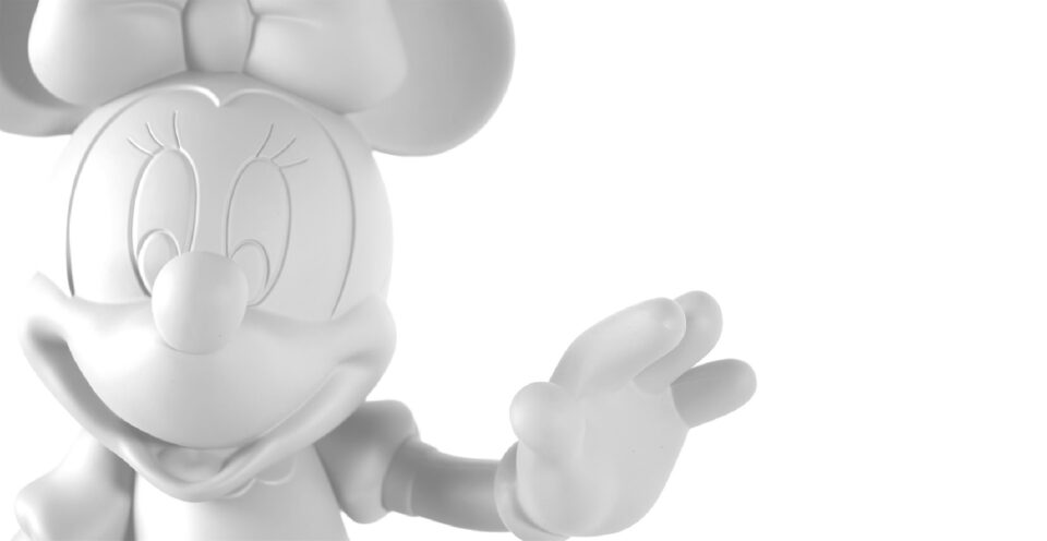 Minnie Welcome Soft Touch Small, sculpture design Leblon Delienne 30 cm en finition soyeuse. Disponible chez D-Style Interior.