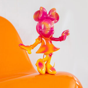 Minnie Welcome Sunrise Small, Sculpture design haut de gamme lumineuse et élégante. Disponible chez D-Style Interior