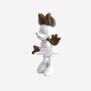 Minnie Welcome Wood Medium, Sculpture design haut de gamme Leblon Delienne, finition bois naturelle et élégante, disponible chez D-Style Interior