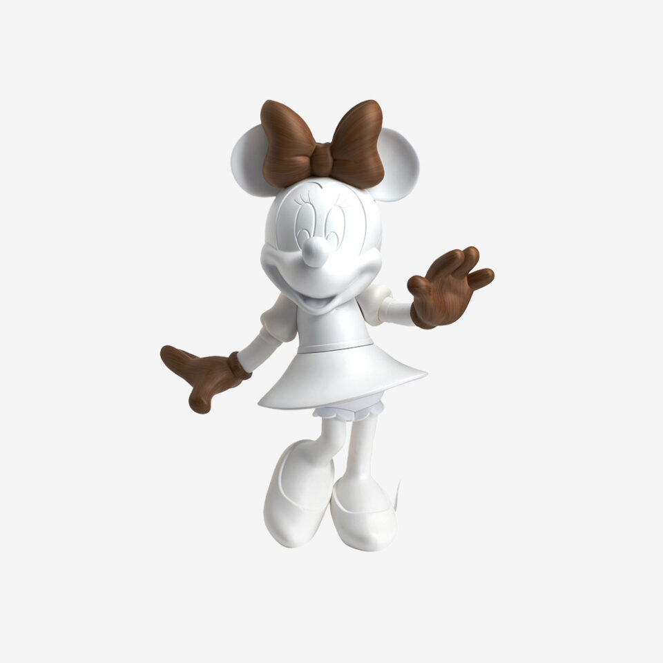 Minnie Welcome Wood Medium, Sculpture design haut de gamme Leblon Delienne, finition bois naturelle et élégante, disponible chez D-Style Interior