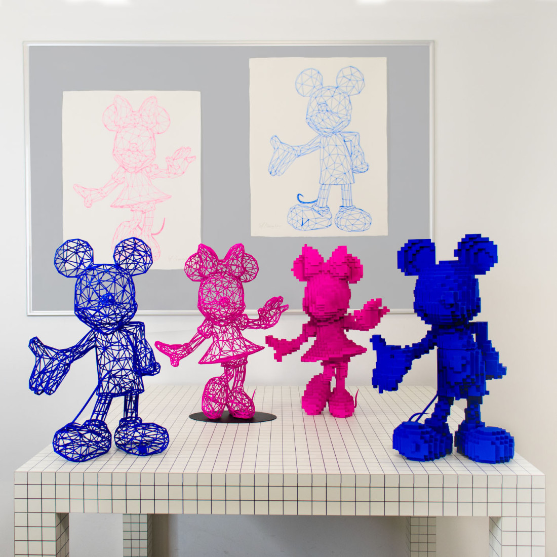 Minnie Wire Medium, Sculpture design haut de gamme par Leblon Delienne et Miguel Chevalier, interprétation numérique de Minnie Mouse. Disponible chez D-Style Interior