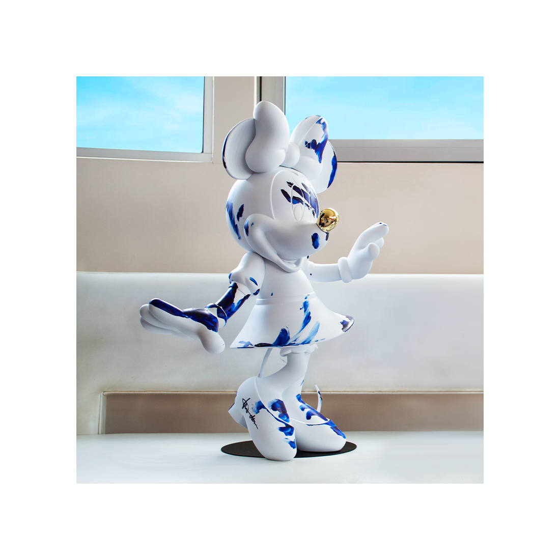 One Minute Minnie Medium, Sculpture design haut de gamme Leblon Delienne, résine peinte à la main, moderne et artistique, disponible chez D-Style Interior