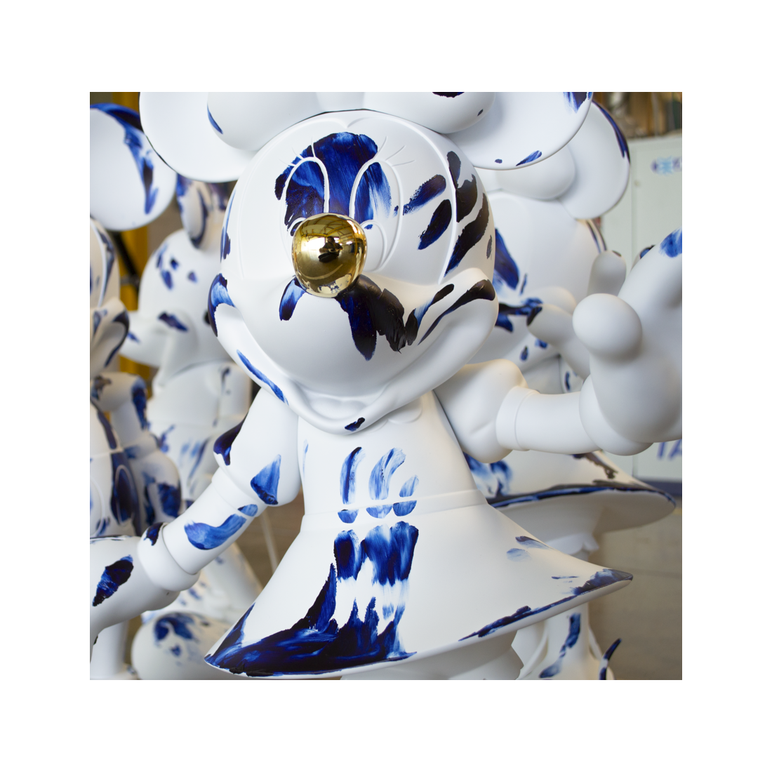 One Minute Minnie Medium, Sculpture design haut de gamme Leblon Delienne, résine peinte à la main, moderne et artistique, disponible chez D-Style Interior