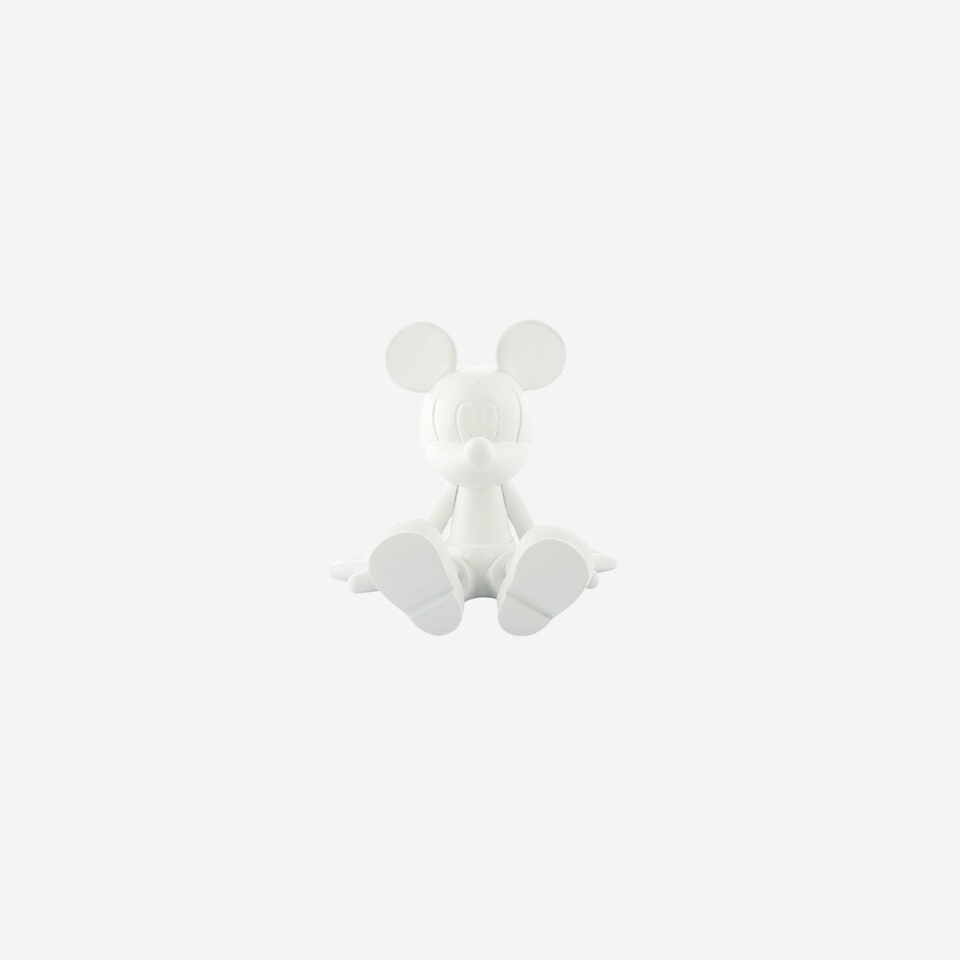 Sitting Mickey Extra Small, Sculpture design haut de gamme Leblon Delienne, résine peinte à la main, contemporaine et élégante, disponible chez D-Style Interior