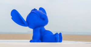 Stitch Small, sculpture design haut de gamme Leblon Delienne, figurine contemporaine du personnage Disney. Disponible chez D-Style Interior