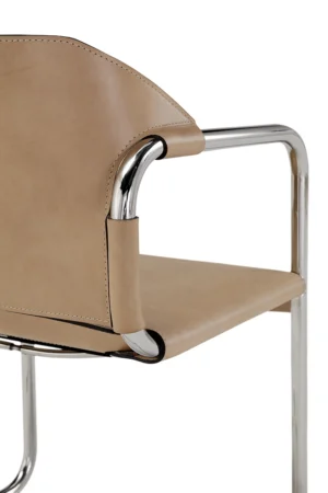 Vienna Chaise design haut de gamme d’Amura Lab en cuir et métal, inspirée de la maroquinerie italienne, disponible chez D-Style Interior.