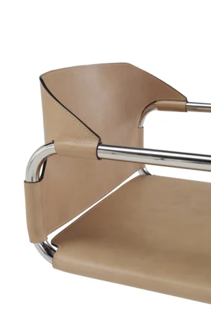 Vienna Chaise design haut de gamme d’Amura Lab en cuir et métal, inspirée de la maroquinerie italienne, disponible chez D-Style Interior.