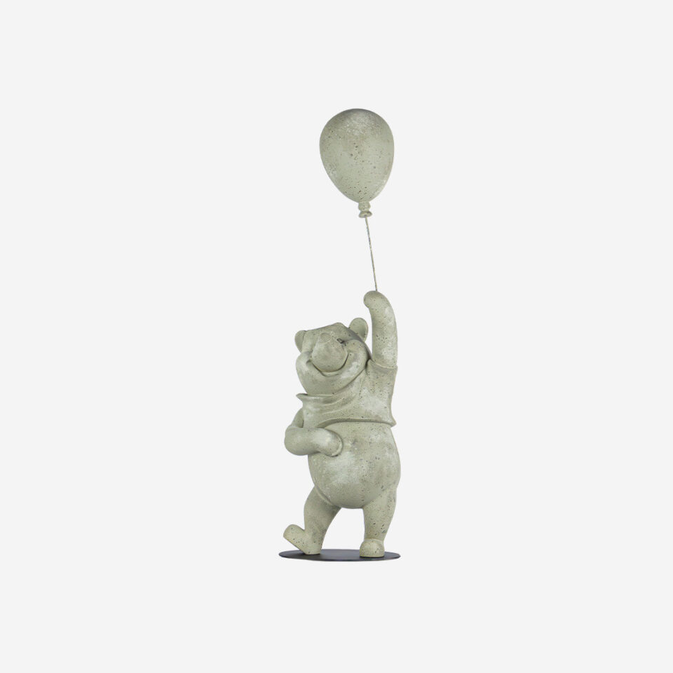 Winnie l’Ourson Small, sculpture design haut de gamme en béton effet par Leblon Delienne, alliant douceur et modernité. Disponible chez D-Style Interior