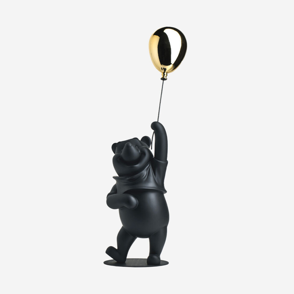 Winnie L’Ourson – Medium, Sculpture design haut de gamme Leblon Delienne, création douce et joyeuse inspirée du célèbre ours Disney