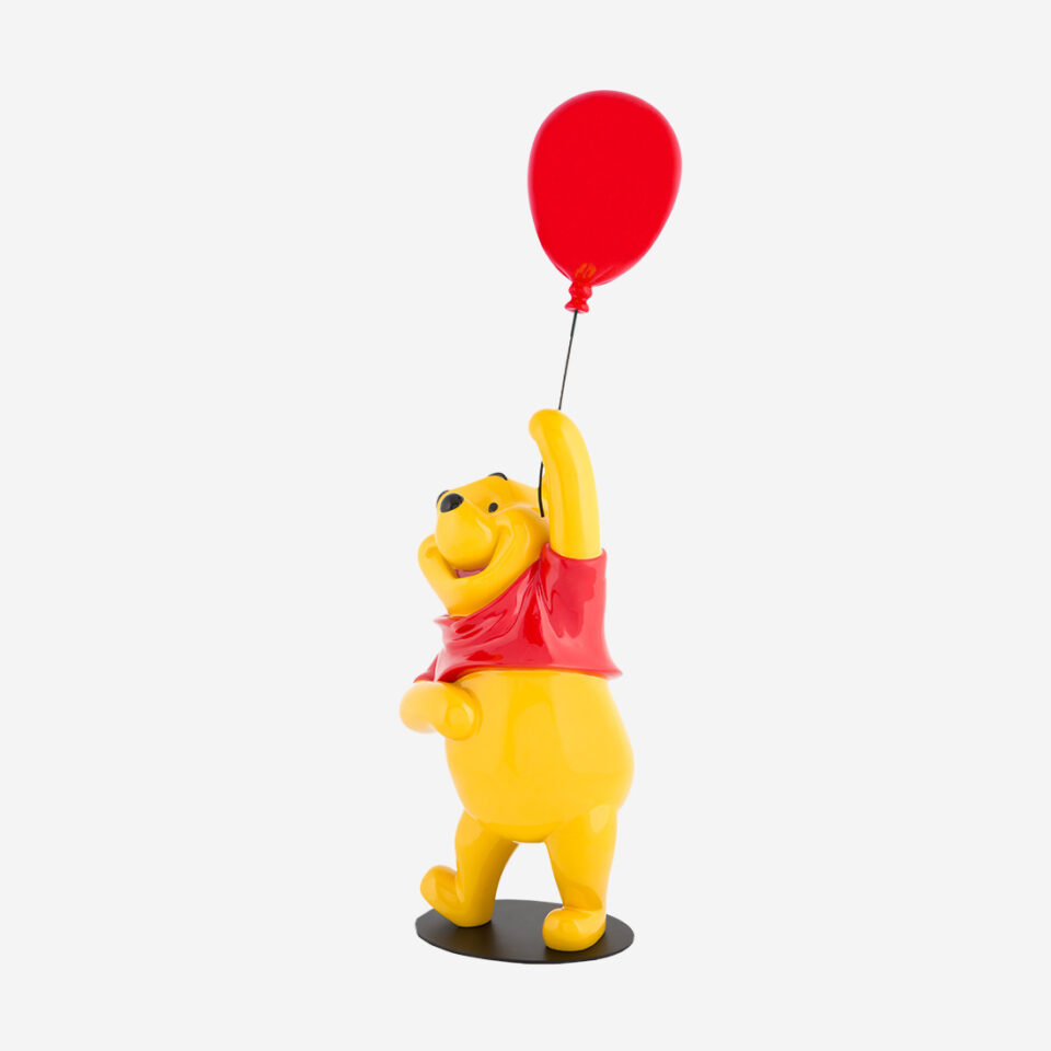 Winnie l’Ourson Medium, Sculpture design haut de gamme Leblon Delienne, douce et joyeuse, inspirée du célèbre ours Disney. Disponible chez D-Style Interior