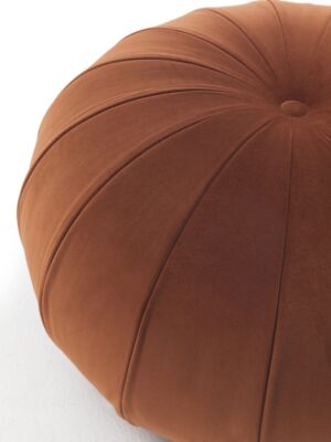 Flori pouf design haut de gamme par Vittoria Frigerio, finition plissée artisanale et allure élégante. Disponible chez D-Style Interior.