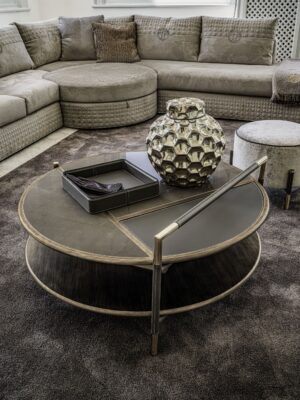 Araldo table basse design haut de gamme en cuir cuoio, bois laqué Bronze Patiné et inserts en grès effet marbre. Disponible chez D-Style Interior.