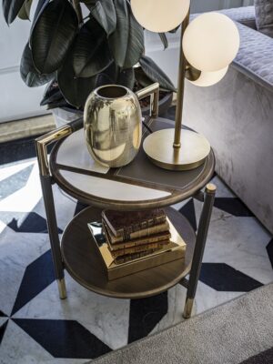 Araldo table basse design haut de gamme en cuir cuoio, bois laqué Bronze Patiné et inserts en grès effet marbre. Disponible chez D-Style Interior.