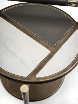 Araldo table basse design haut de gamme en cuir cuoio, bois laqué Bronze Patiné et inserts en grès effet marbre. Disponible chez D-Style Interior.