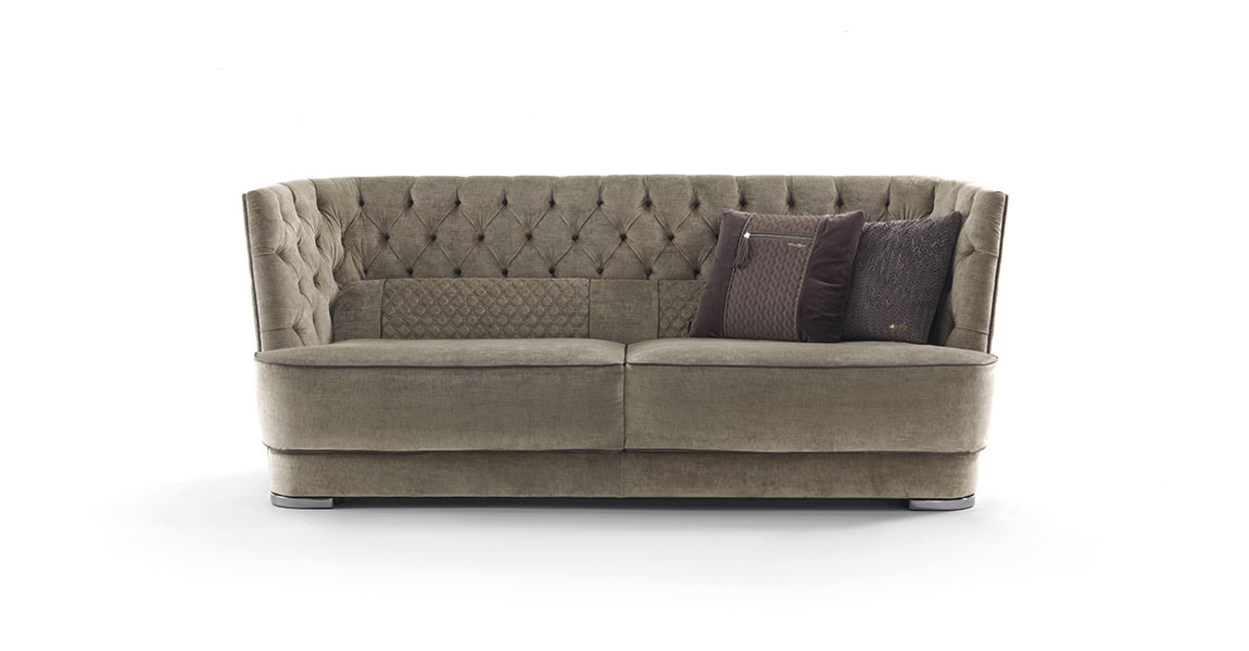 Gori Canapé-lit Capitonné design haut de gamme avec finition capitonnée artisanale et matelas intégré. Disponible chez D-Style Interior.