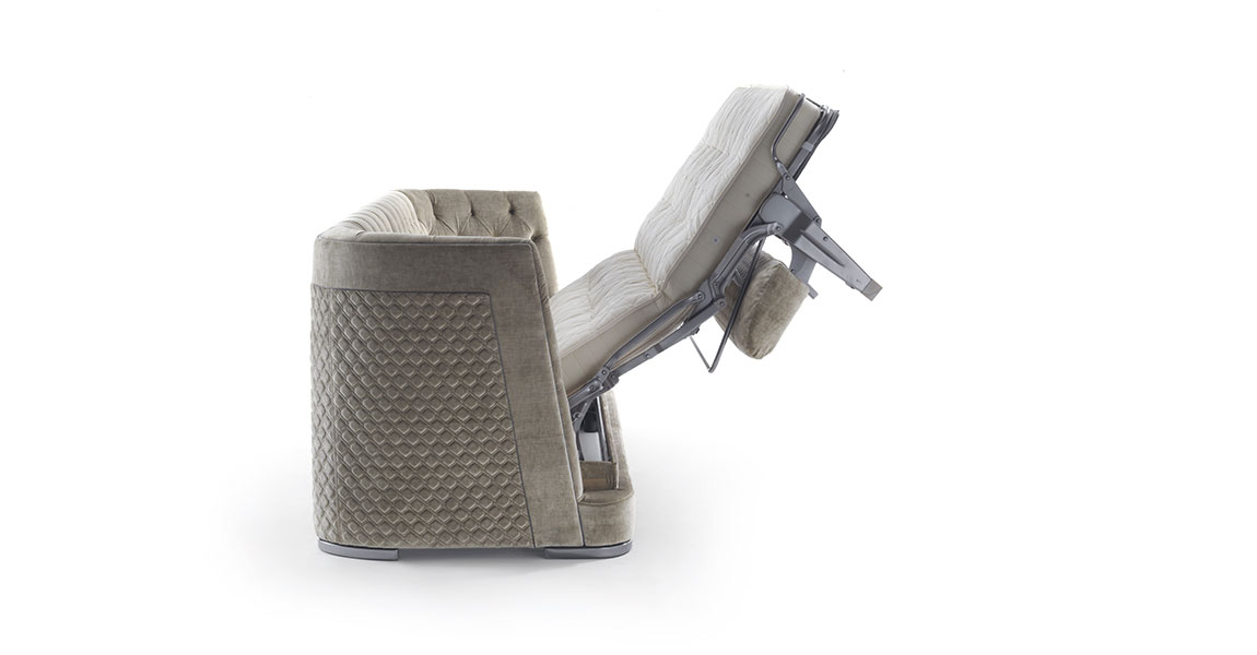 Gori Canapé-lit Capitonné design haut de gamme avec finition capitonnée artisanale et matelas intégré. Disponible chez D-Style Interior.