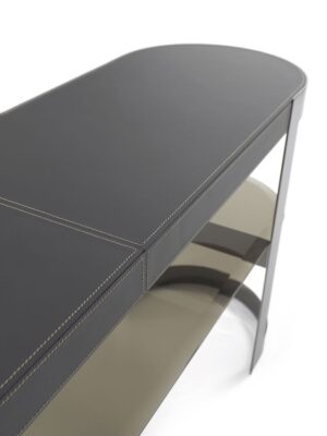 Biffi console de Vittoria Frigerio associe métal sculptural, marbre raffiné et tablette en verre bronzé. Une pièce luxueuse disponible chez D-Style Interior.