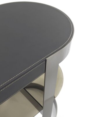 Biffi console de Vittoria Frigerio associe métal sculptural, marbre raffiné et tablette en verre bronzé. Une pièce luxueuse disponible chez D-Style Interior.