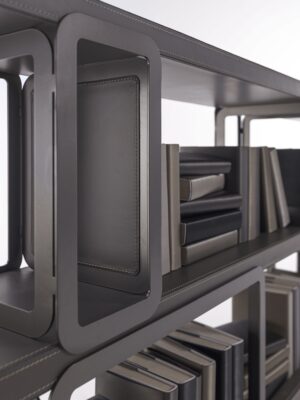 Griffi Bibliothèque modulable en bois et métal par Vittoria Frigerio, au design contemporain et entièrement personnalisable. Disponible chez D-Style Interior.