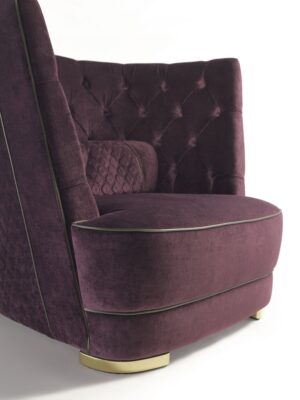 Greppi Capitonné fauteuil design haut de gamme par Vittoria Frigerio, avec dossier et accoudoirs capitonnés à la main. Disponible chez D-Style Interior.