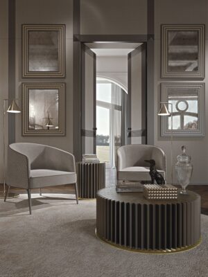 Alvi miroir design haut de gamme par Vittoria Frigerio, en verre bronze avec cadre raffiné en version laquée ou cuir. Disponible chez D-Style Interior.