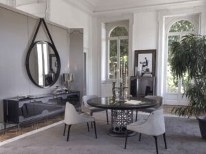 Palladio miroir par Vittoria Frigerio avec sangle en cuir, cadre métallique et verre bronzé chanfreiné. Disponible chez D-Style Interior.