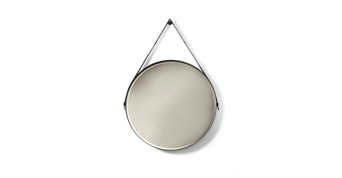 Palladio miroir par Vittoria Frigerio avec sangle en cuir, cadre métallique et verre bronzé chanfreiné. Disponible chez D-Style Interior.