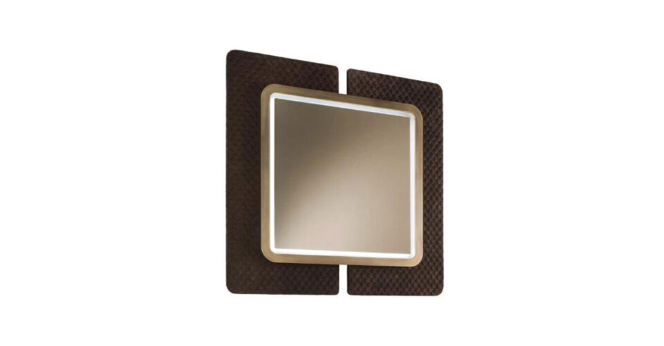 Contarini miroir par Vittoria Frigerio, cadre Bronze Patiné, revêtement tissu ou cuir et éclairage LED intégré. Disponible chez D-Style Interior.