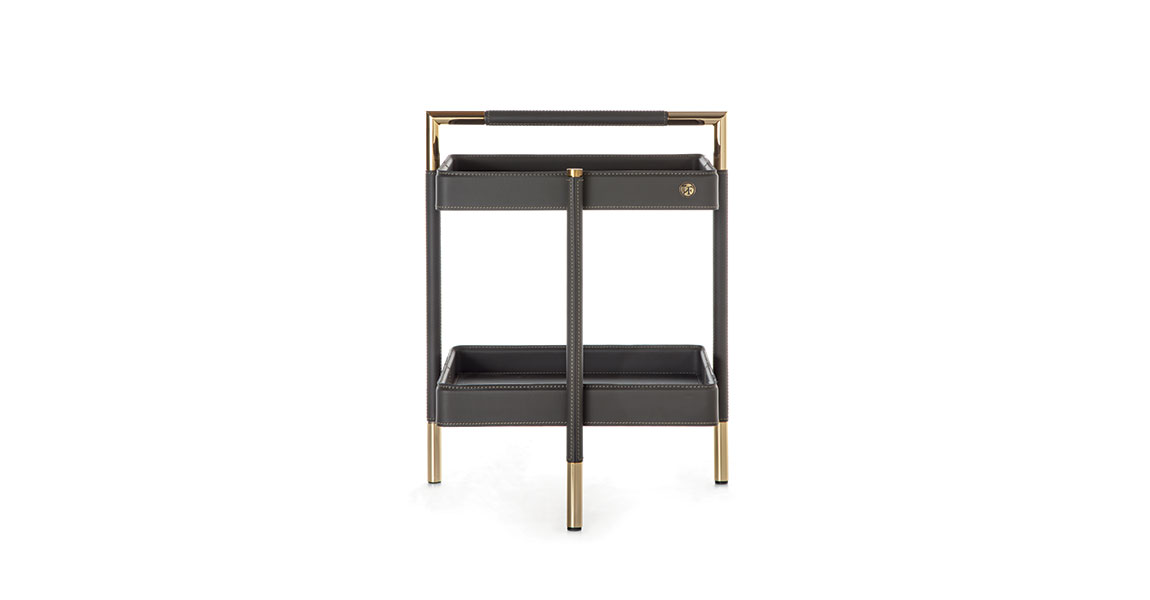 Araldo table d’appoint de luxe par Vittoria Frigerio, avec plateau bois ou verre et détails en cuir Cuoio. Élégante et fonctionnelle. Disponible chez D-Style Interior.