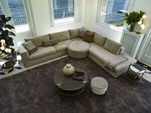 Appiani canapé design haut de gamme par Vittoria Frigerio au style contemporain et raffiné, avec matelassage dégradé et structure modulaire. Disponible chez D-Style Interior.