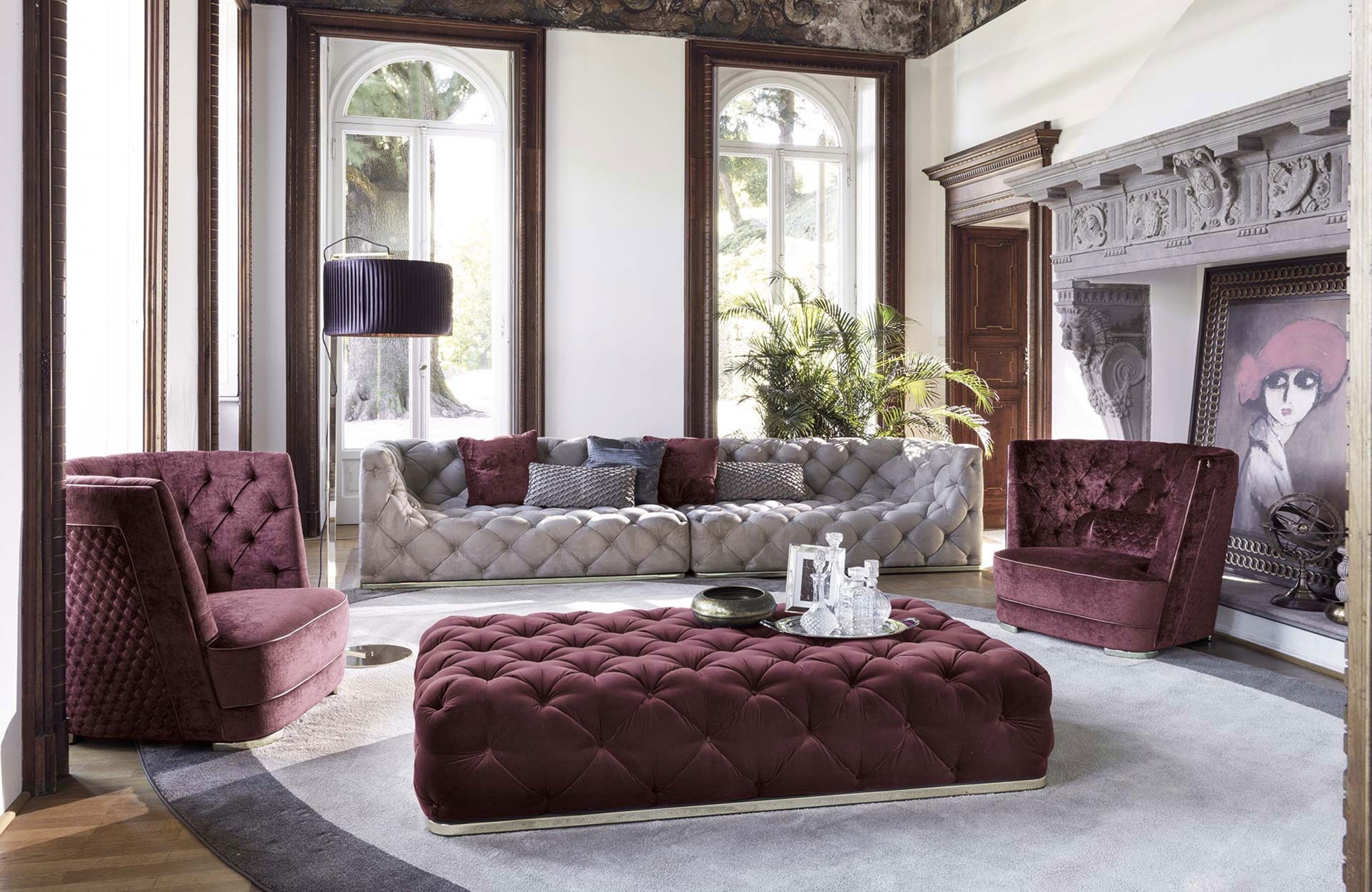 Greppi Capitonné fauteuil design haut de gamme par Vittoria Frigerio, avec dossier et accoudoirs capitonnés à la main. Disponible chez D-Style Interior.