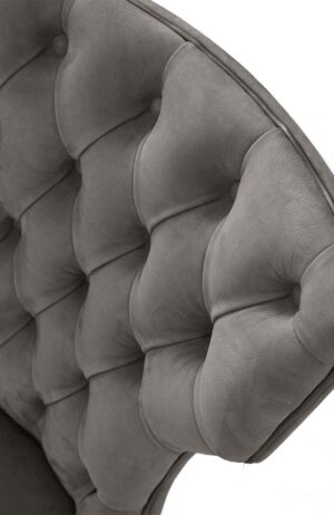 Adda Capitonné chaise design haut de gamme par Vittoria Frigerio, avec dossier capitonné fait main et pieds en frêne massif. Disponible chez D-Style Interior.