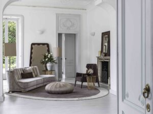 Flori pouf design haut de gamme par Vittoria Frigerio, finition plissée artisanale et allure élégante. Disponible chez D-Style Interior.