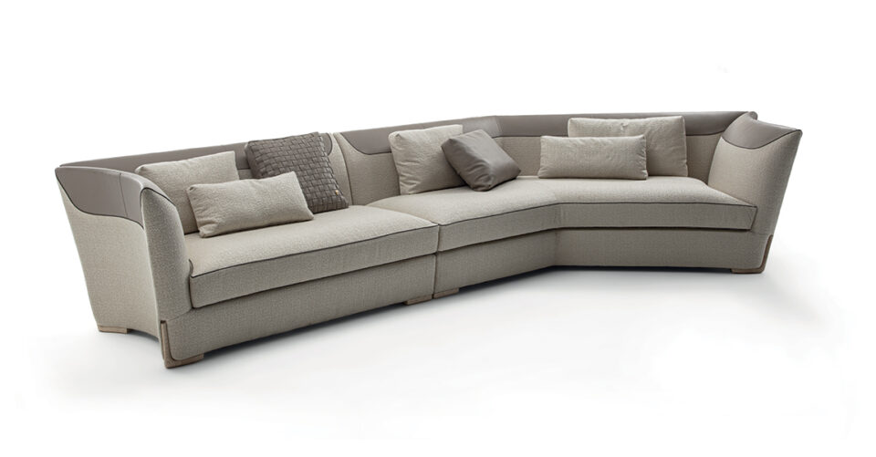 Vivaldi canapé design haut de gamme par Vittoria Frigerio, au confort raffiné et aux finitions précieuses. Disponible chez D-Style Interior.