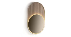 Miani miroir design haut de gamme par Vittoria Frigerio, avec verre bronze, cadre cuir et éclairage LED. Disponible chez D-Style Interior.
