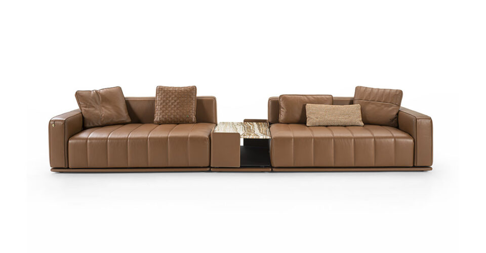 Brivio canapé design haut de gamme par Vittoria Frigerio, aux lignes contemporaines et finitions luxueuses. Disponible chez D-Style Interior.