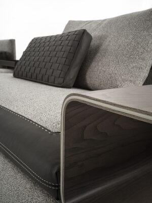 Spinola canapé design haut de gamme par Vittoria Frigerio, lignes géométriques élégantes et finitions cuir raffinées. Disponible chez D-Style Interior.