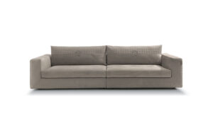 Appiani canapé design haut de gamme par Vittoria Frigerio au style contemporain et raffiné, avec matelassage dégradé et structure modulaire. Disponible chez D-Style Interior.