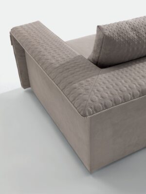 Appiani canapé design haut de gamme par Vittoria Frigerio au style contemporain et raffiné, avec matelassage dégradé et structure modulaire. Disponible chez D-Style Interior.