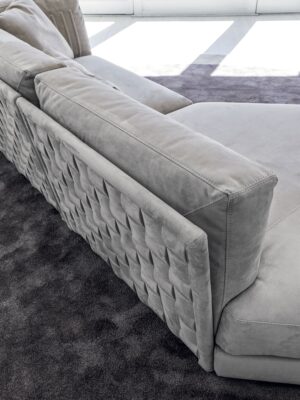 Durini Lux canapé design haut de gamme par Vittoria Frigerio, un canapé modulable aux lignes géométriques et tressage artisanal unique. Disponible chez D-Style Interior.